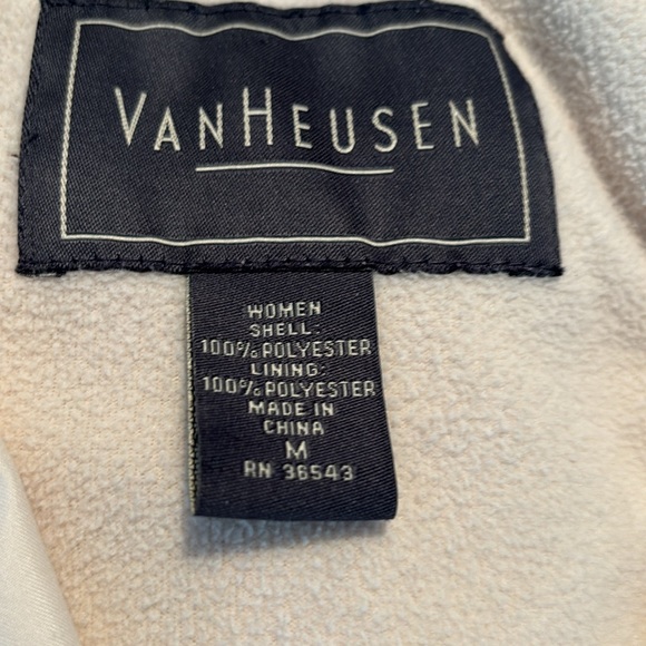 Jacket with hood. - Picture 3 of 5